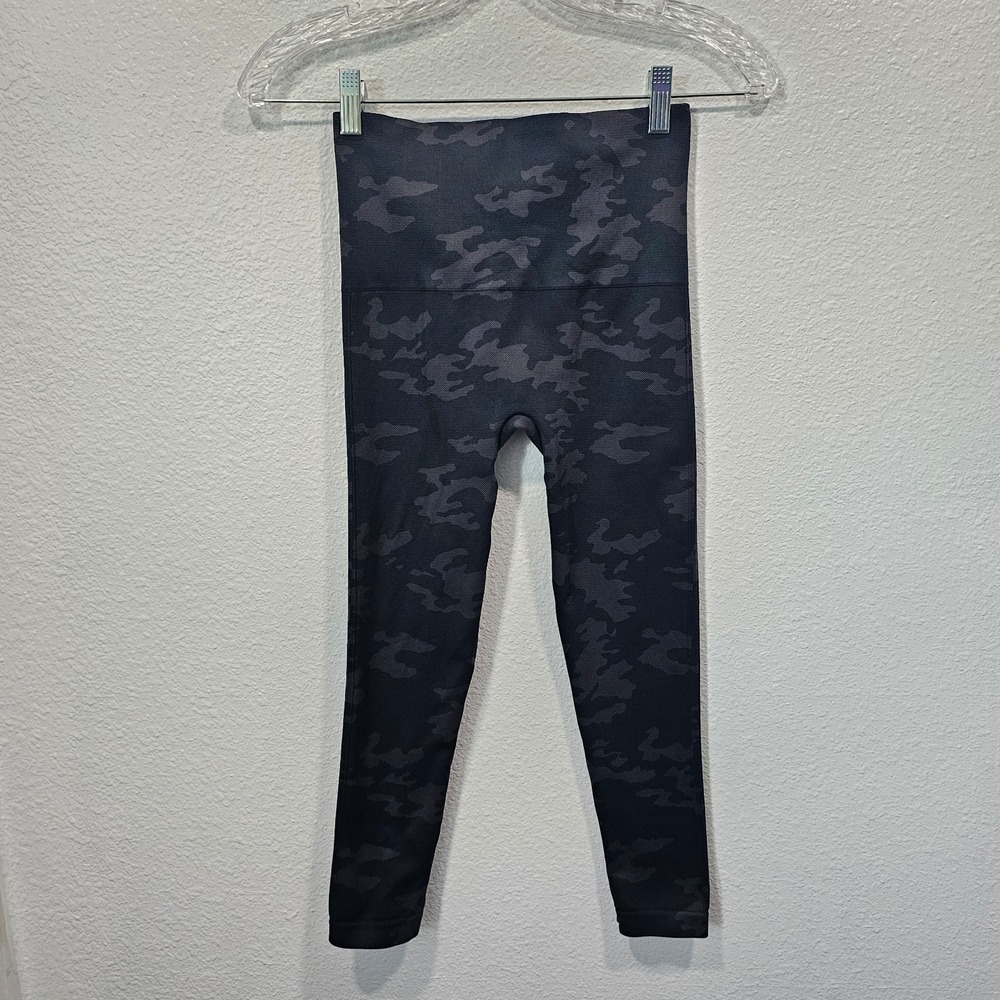 Spanx Black and Gray‎ Camo Leggings Women's Size Medium